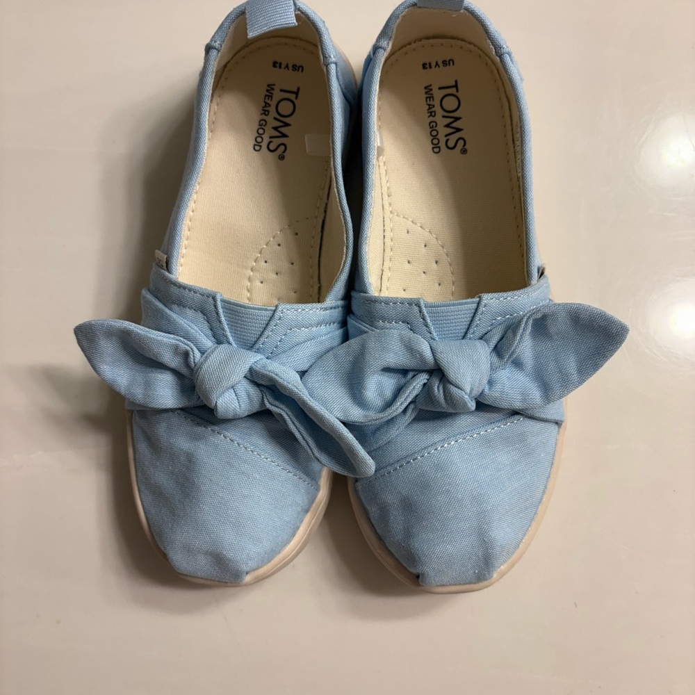 TOMS Girl’s Sky Blue Bow Flats Size 13Y